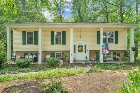 2748 Tanglewood Dr, Roanoke, VA 24018