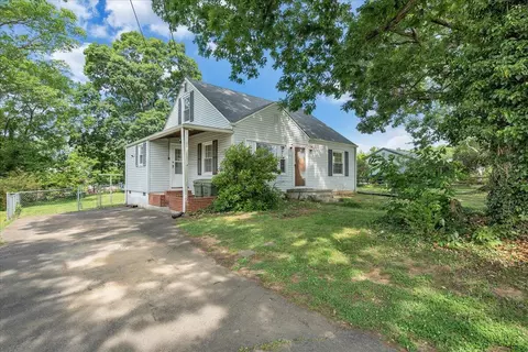 111 Barnett Rd, Salem, VA 24153