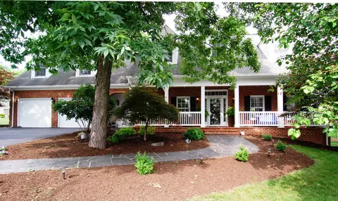 2435 Wolf Crst, Vinton, VA 24179