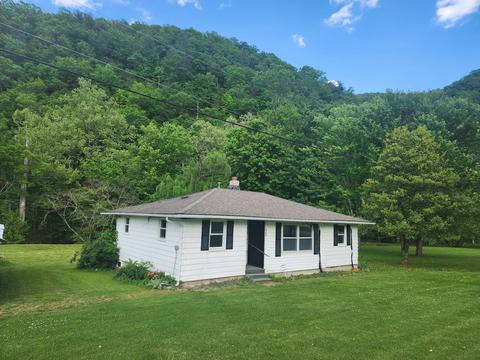 1068 Flick Dr, Shawsville, VA 24162