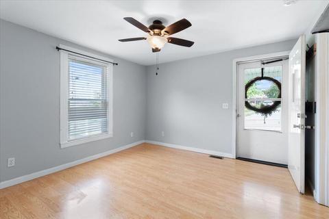 614 E Calhoun St, Salem, VA 24153 photo 7