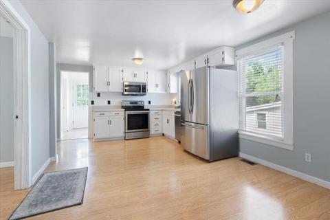 614 E Calhoun St, Salem, VA 24153 photo 8