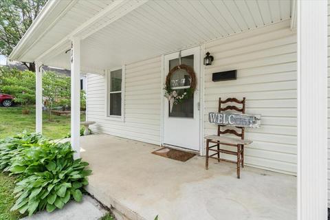 614 E Calhoun St, Salem, VA 24153 photo 5