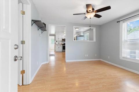 614 E Calhoun St, Salem, VA 24153 photo 6