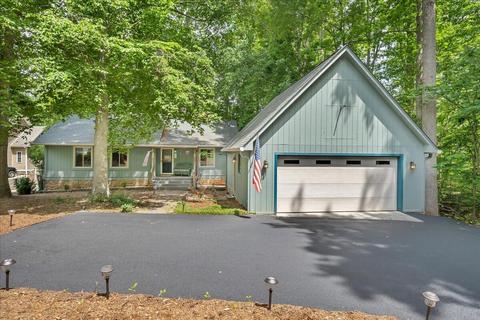 3021 Timberwood Ln, Moneta, VA 24121