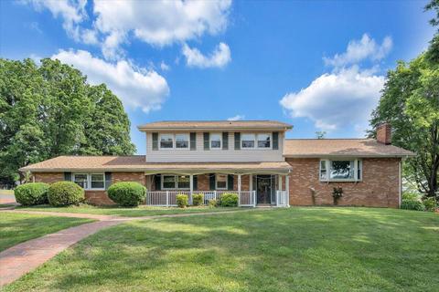 5745 Bighorn Dr, Roanoke, VA 24018