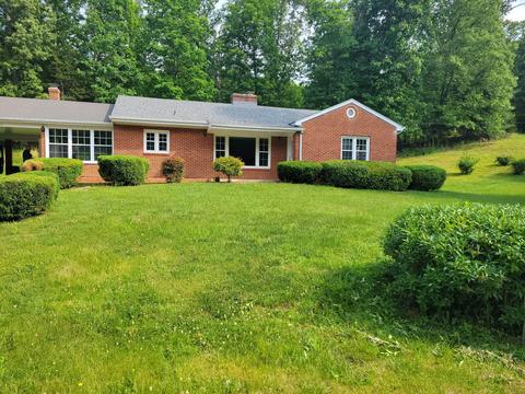 555 N Dry Well Rd, Natural Bridge, VA 24578