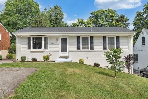 3811 Antietam Dr, Roanoke, VA 24018