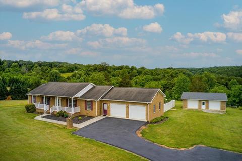705 Middle Valley Rd, Hardy, VA 24101
