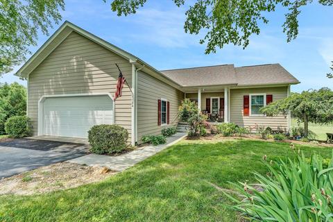 1194 Joffrey Dr, Huddleston, VA 24104