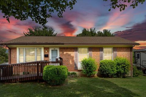 1148 Maywood Dr, Vinton, VA 24179