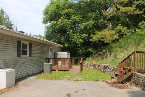 655 Arch Mill Rd, Buchanan, VA 24066 photo 4