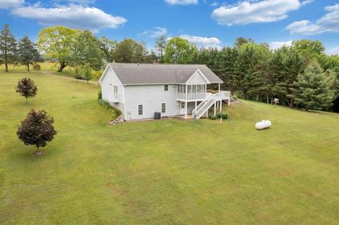 1938 Cedar Ln, Buchanan, VA 24066 photo 2