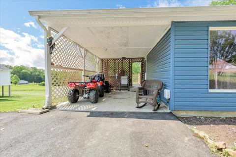 105 Crestbourne Dr, Goodview, VA 24095 photo 2