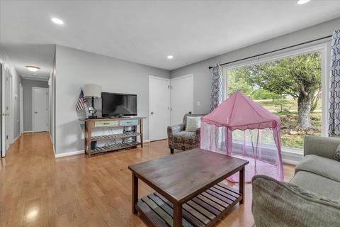 105 Crestbourne Dr, Goodview, VA 24095 photo 6