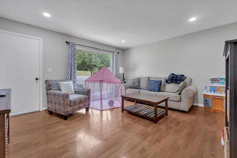 105 Crestbourne Dr, Goodview, VA 24095 photo 5