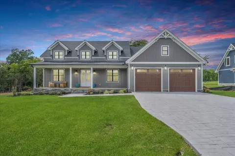 1093 Golf View Ct, Huddleston, VA 24104