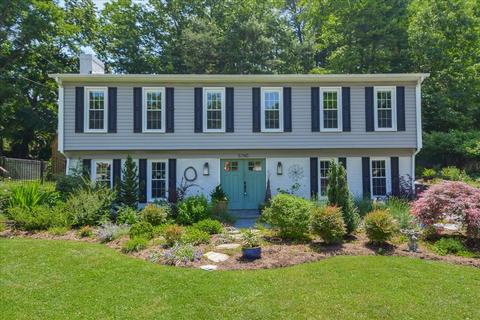5740 Arcturus Dr, Roanoke, VA 24018