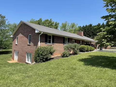 1583 Newton Cir, Bedford, VA 24523