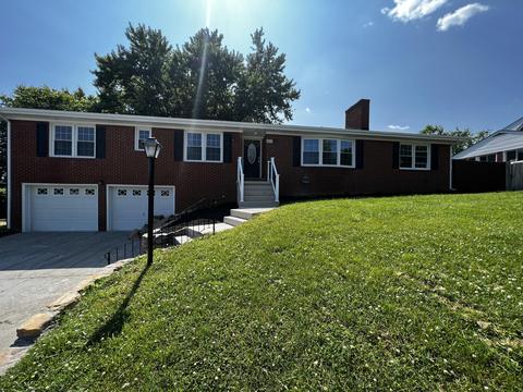 4972 N Lake Dr, Roanoke, VA 24019