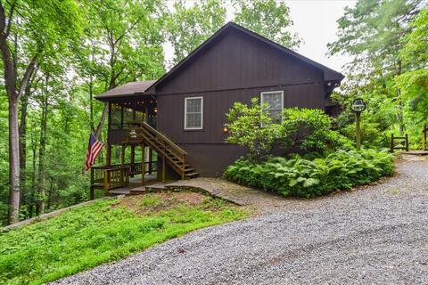 5748 Lost Mountain Rd, Roanoke, VA 24018