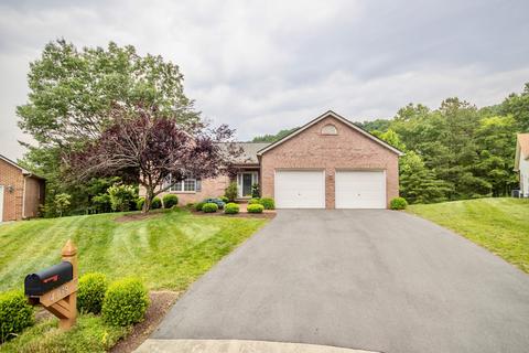 4098 Overlook Trail Dr, Roanoke, VA 24018