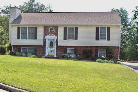 303 Brittany Ln, Salem, VA 24153
