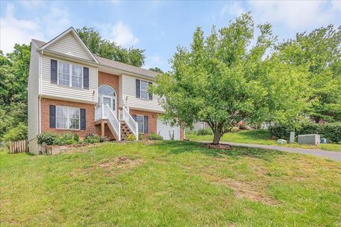 5007 Meadow Crossing Ln NE, Roanoke, VA 24019