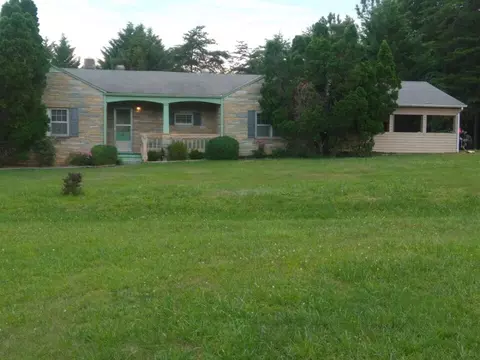 1055 Grey Fox Ln, Lynch Station, VA 24571