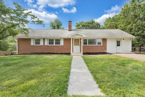 5203 Green Meadow Rd, Roanoke, VA 24018