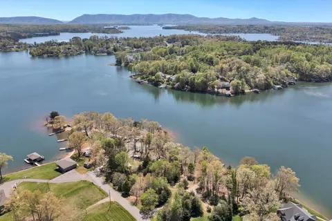 5 Bluewater Dr # B, Moneta, VA 24121