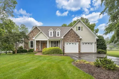 11 Vermont Ave, Moneta, VA 24121