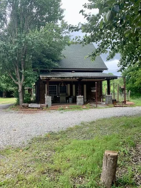 10433 Stewartsville Rd, Vinton, VA 24179