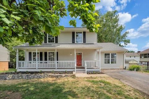 1026 Barrens Village Ct, Roanoke, VA 24019