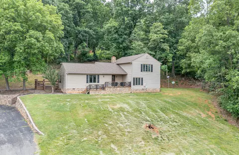 202 Overlook Rd, Vinton, VA 24179