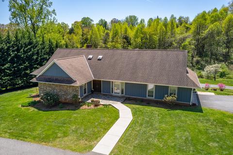 1116 Woodcrest Dr, Bedford, VA 24523