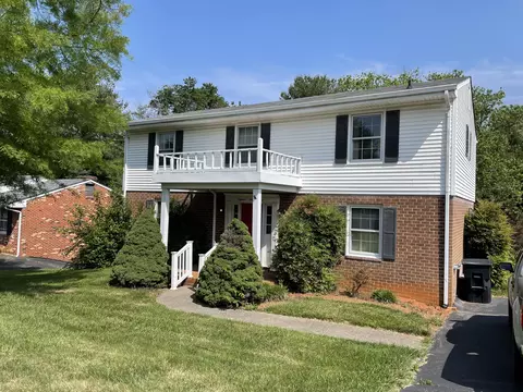 1864 Cranwell Dr, Vinton, VA 24179