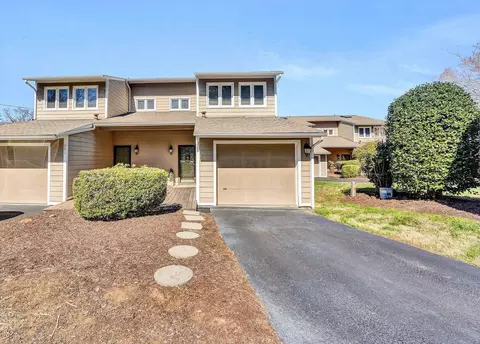 265 Waterside Dr #13M, Moneta, VA 24121