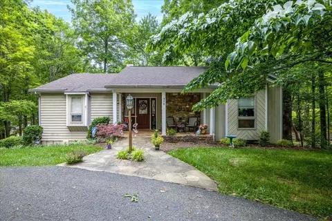 370 Cross Harbour Dr, Penhook, VA 24137 photo 2