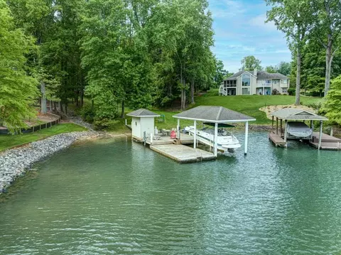 370 Cross Harbour Dr, Penhook, VA 24137
