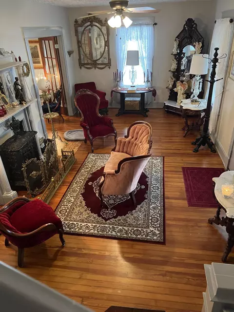 106 Pine St, Clifton Forge, VA 24422 photo 6