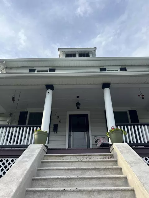 106 Pine St, Clifton Forge, VA 24422 photo 2