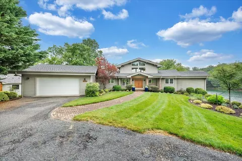 1409 Gowen Ln, Huddleston, VA 24104