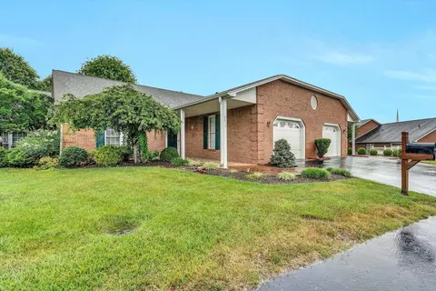 2615 Feather Garden Cir, Vinton, VA 24179