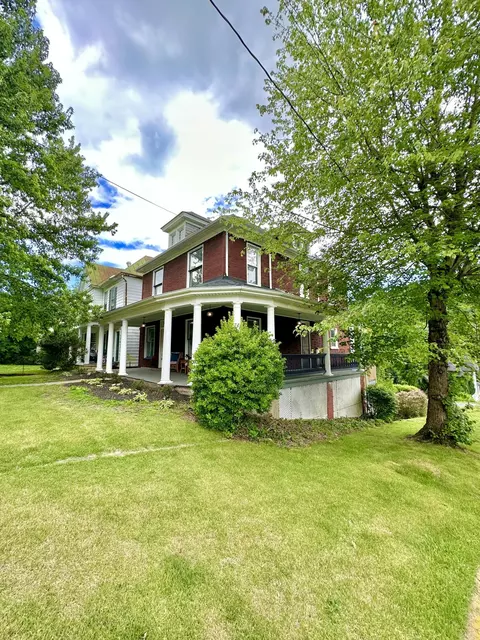 81 Alleghany St, Clifton Forge, VA 24422