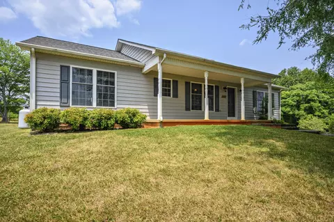 2493 Isle Of Pines Dr, Moneta, VA 24121