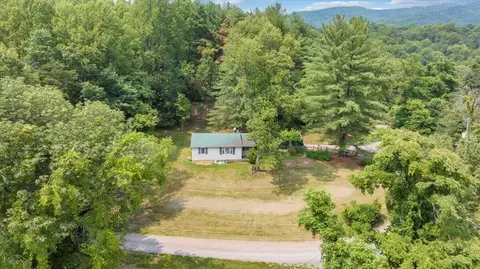545 Orange Ln, Troutville, VA 24175