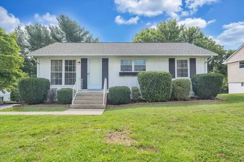 2520 Ellison Ave, Salem, VA 24153