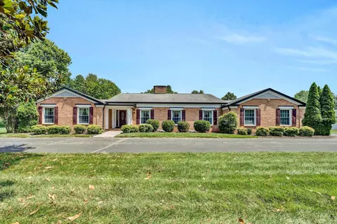 5714 Club Ln, Roanoke, VA 24018