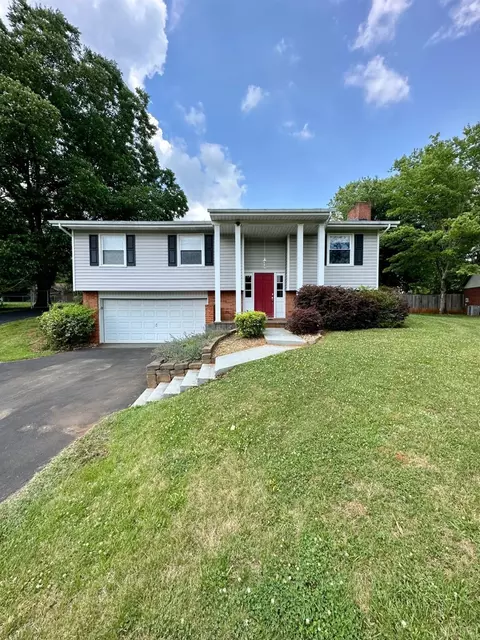 1732 Whitfield Dr, Bedford, VA 24523